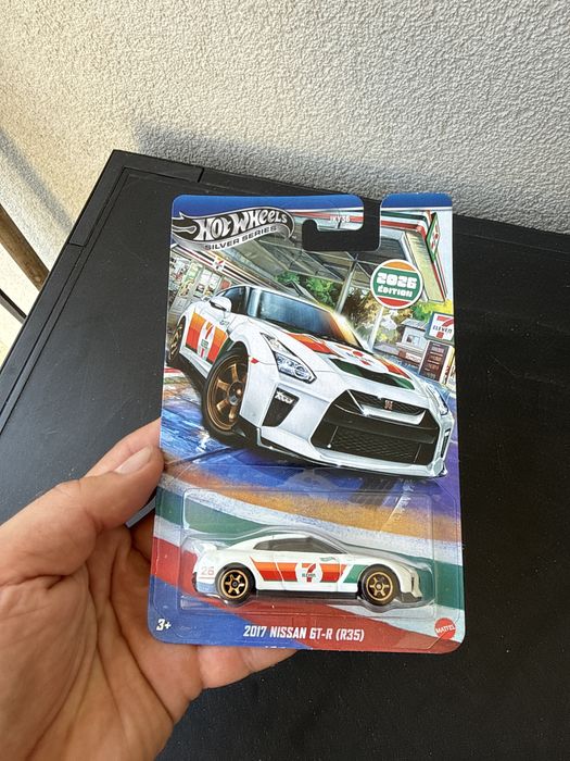 Hot Wheels Nissan GT-R 7-eleven silver series