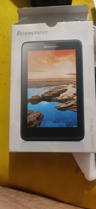 Планшет Lenovo и Nomi.