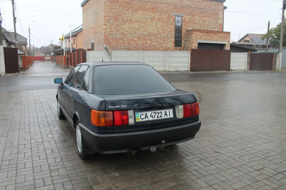 Audi 80 1.8        .