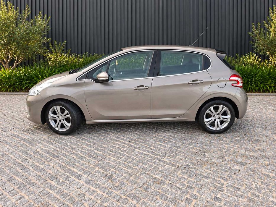 Peugeot 208 1.6 Hdi — photo 2