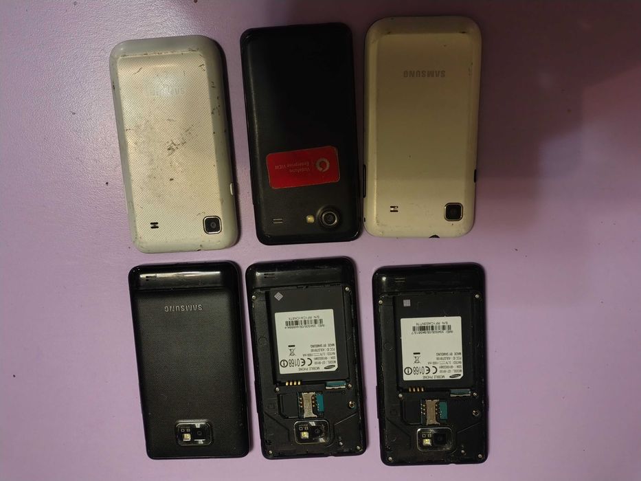 22 телефона Samsung на запчастини або відновлення