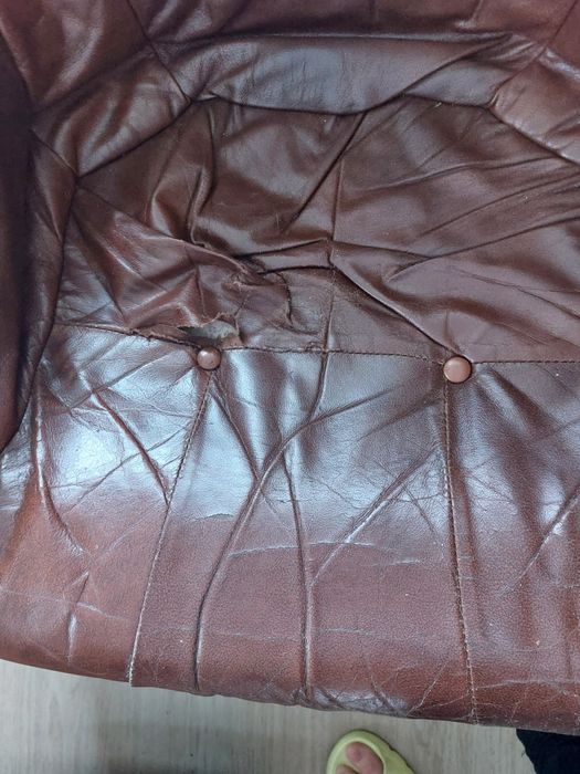 Skórzany fotel na dębowym stelażu