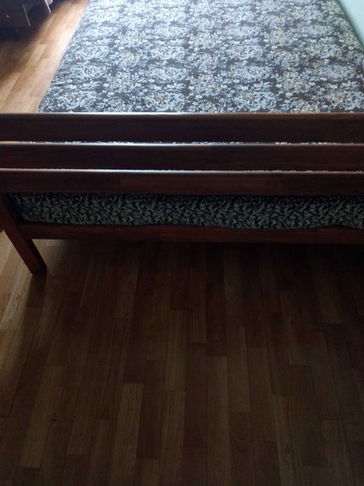 Продам кровать 200 на 140 с матрацом,почти новая,спали пару раз