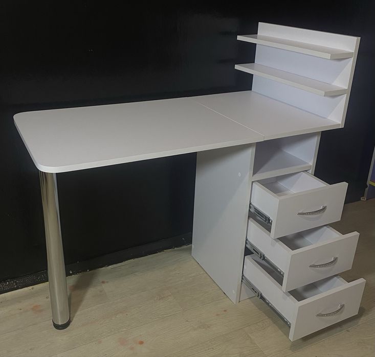 Стол маникюрный складной