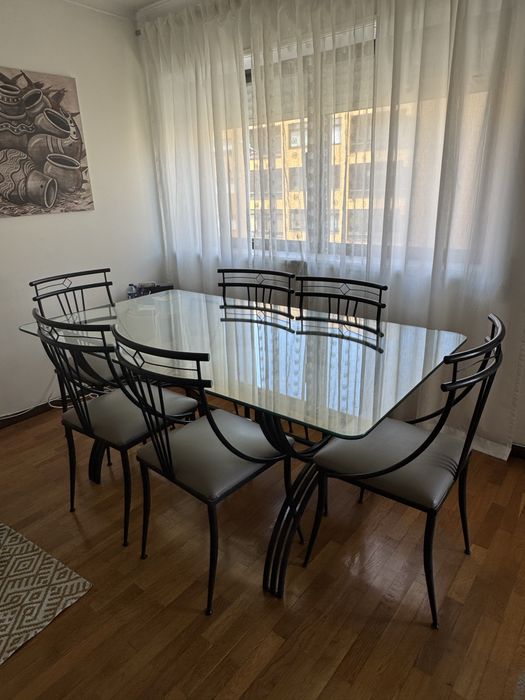 Mesa de ferro com tampo de vidro + 6 cadeiras