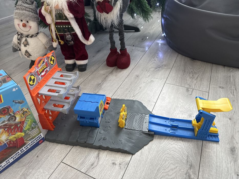 Hot  wheels  трек