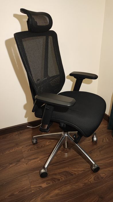 Ergonomiczny fotel biurowy premium – siatka mesh, zagłówek, pełna regulacja