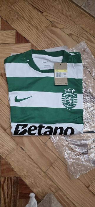 Camisola Sporting 26/27 com publicidade