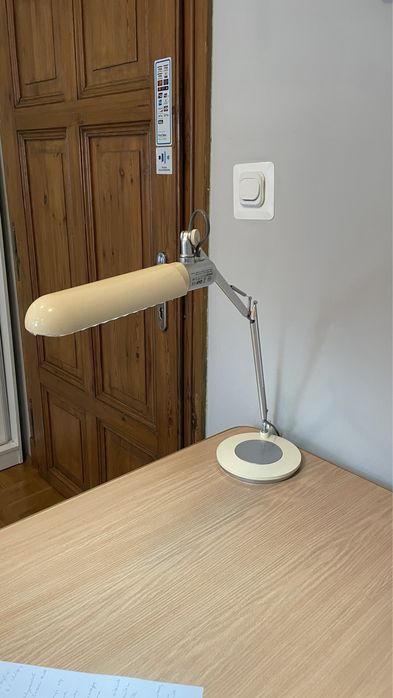 Lampa biurowa bezcieniowa