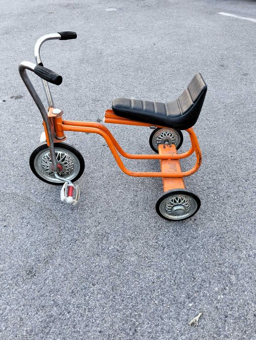 Triciclo MT antigo
