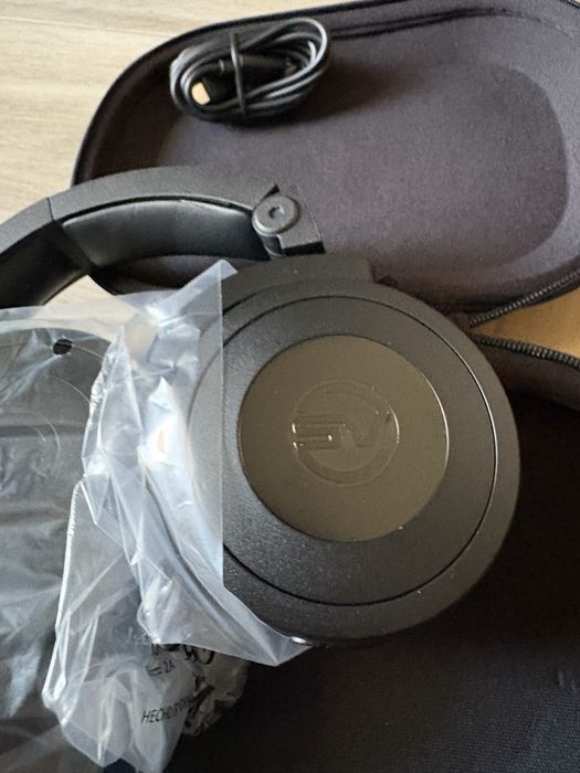 Bluetooth Наушники від Range Rover Defender 110 2025 року випуску.