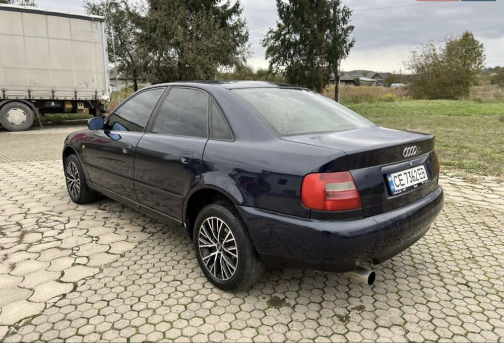 Продам Ауді а4.
