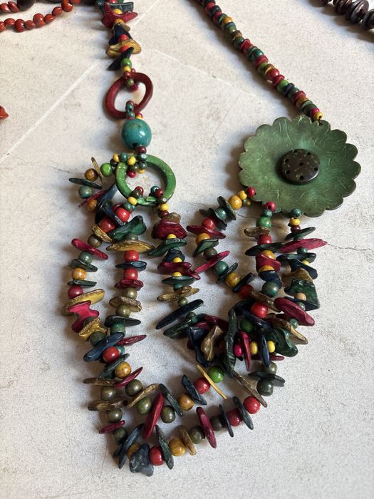 Fios e colares de materis diversos