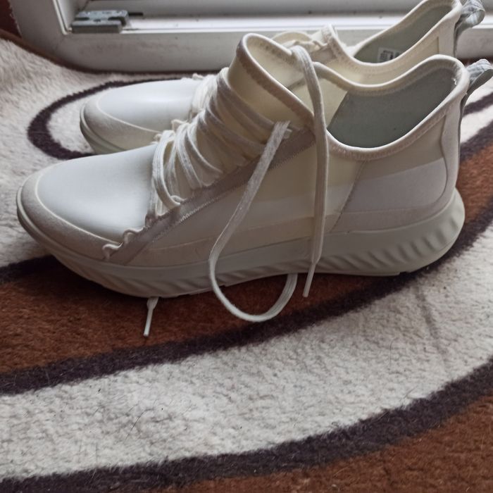 Buty Ecco r. 39 białe
