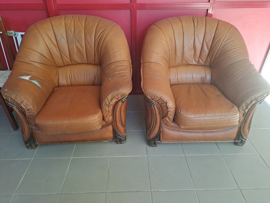 Sofá usado com alguns danos