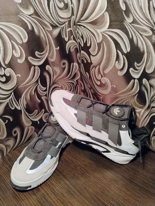 Кросівки на осінь Adidas