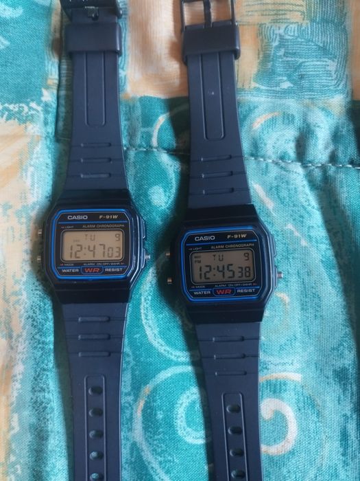 Vendo dois relógios