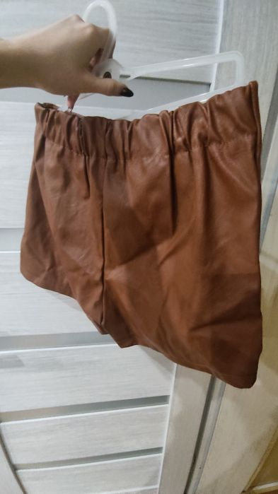 Spodenki brązowe carmel skórzane L