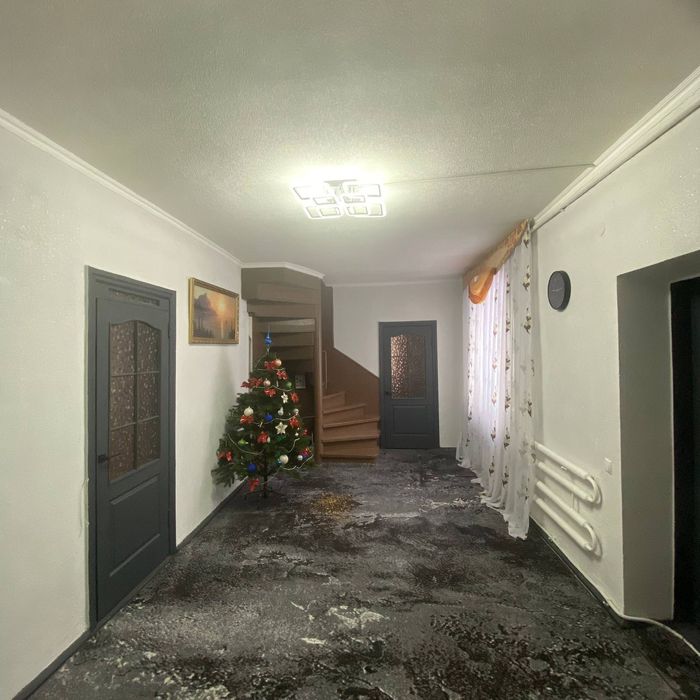 Продам 2-х повирховий будинок