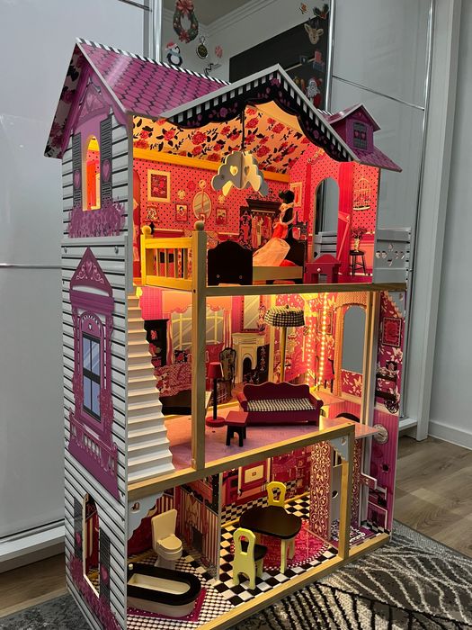 Domek dla lalek podświetlany