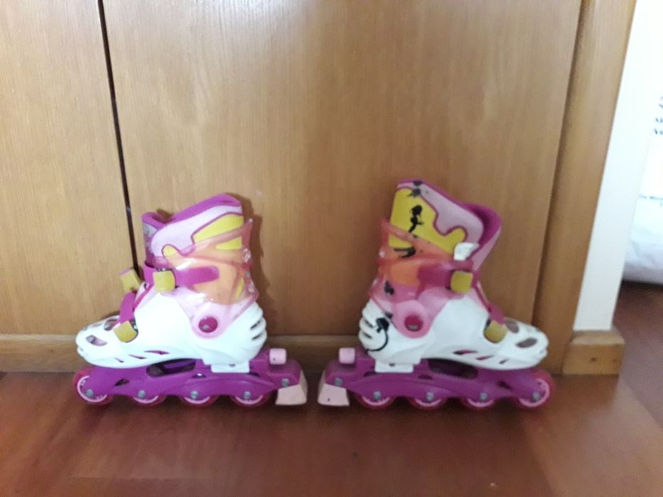Patins em linha da Barbie
