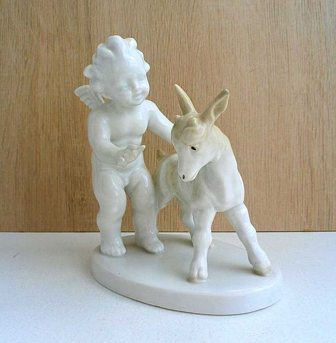 "АНГЕЛ С КОЗЛЕНКОМ" красивая статуэтка Германия "GRAFENTHAL" фарфор