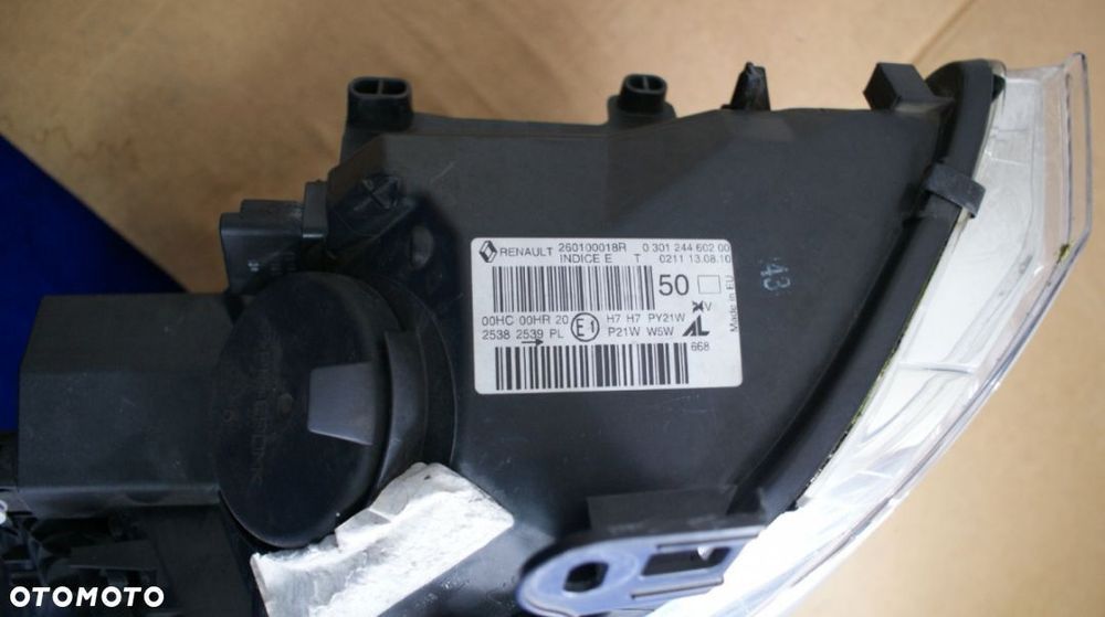 Lampa lewa prawa reflektor Renault Megane stan bdb 2008-2012