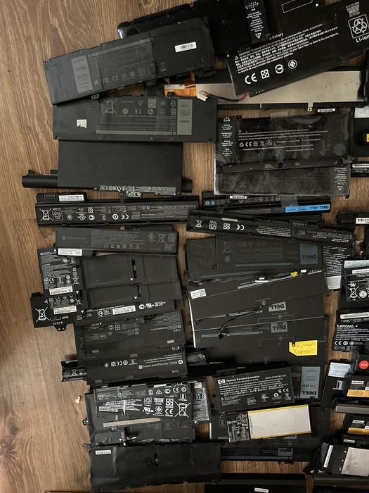 Zestaw baterii do laptopów HP, Dell, Lenovo – około 65 szt.