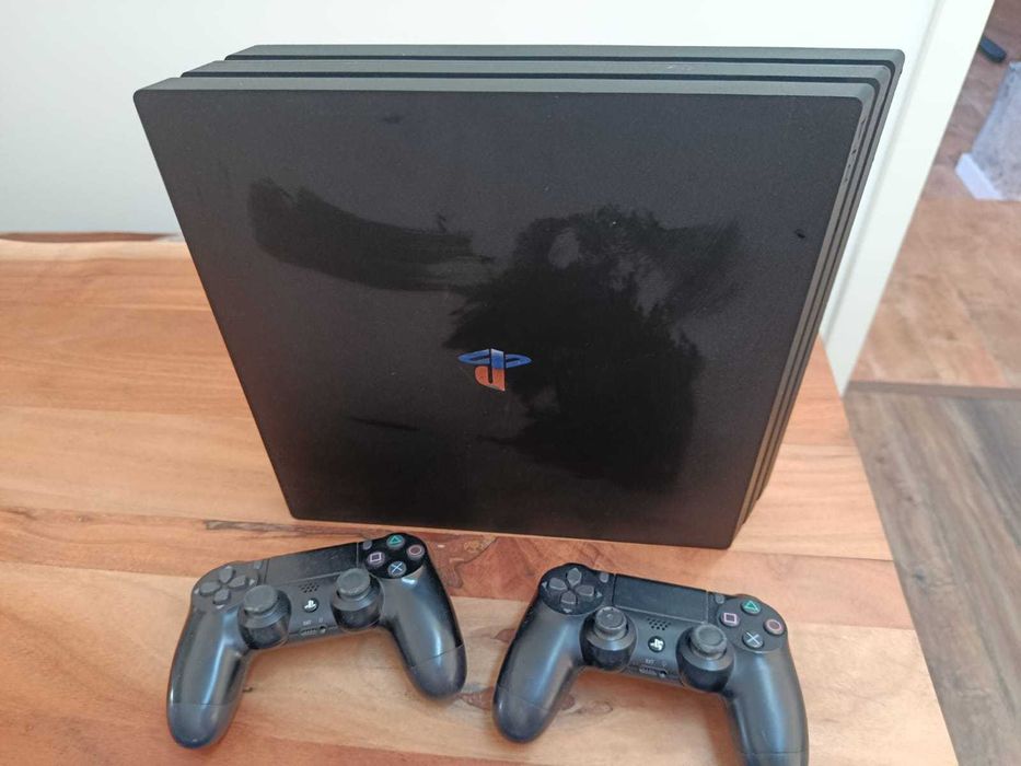 PlayStation 4 Pro 1 m— consola, comandos e 6 jogos