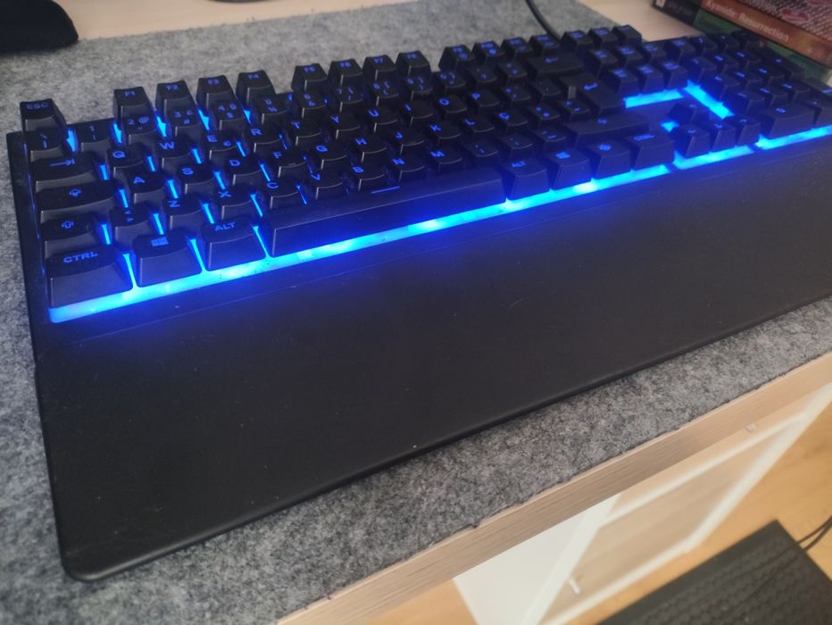Teclado Gaming Steelseries Apex 3 + Caixa