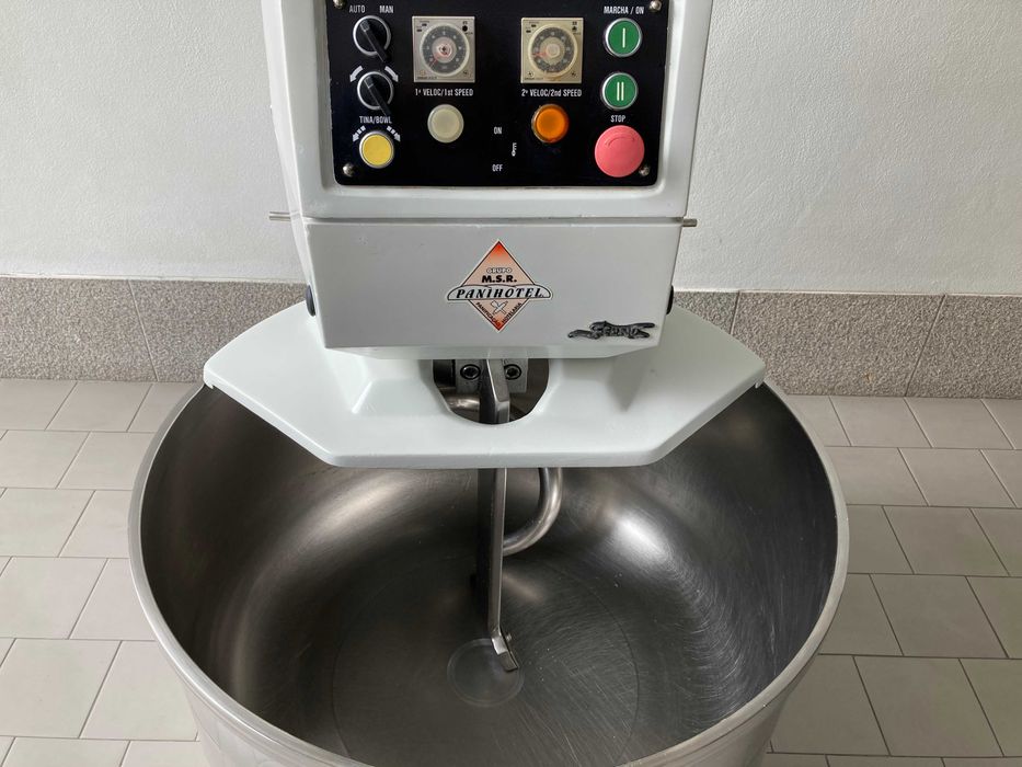 Amassadeira espiral Felino 50 kg farinha semi nova