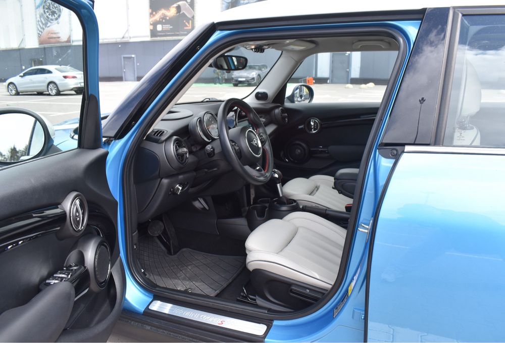 MINI Cooper S F55 2018