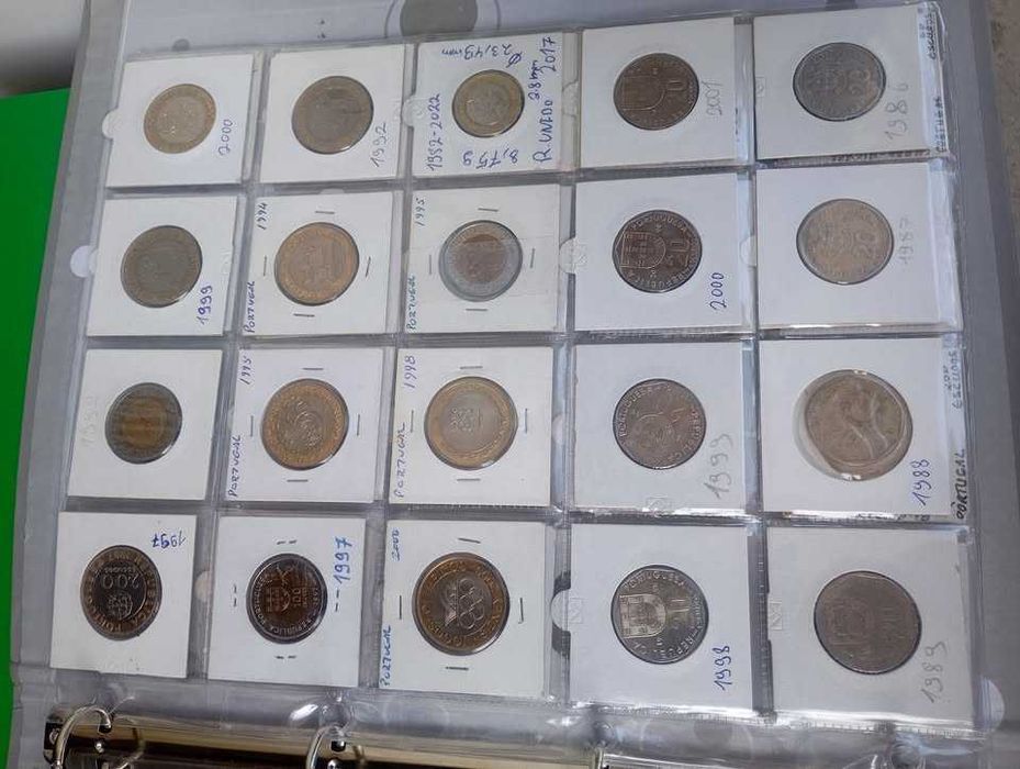 à venda:
cerca de 450 moedas de diferentes países.