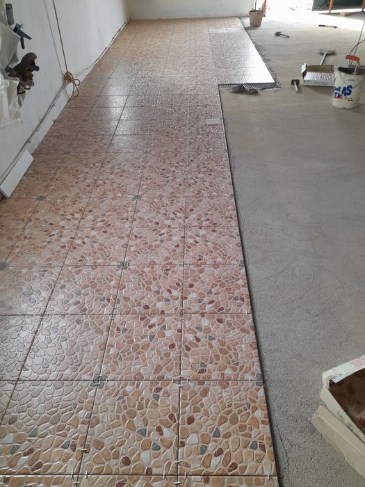 Pequenos e médios serviços de construção  civil