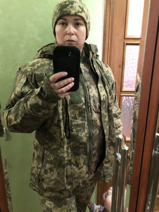 Військова форма жіноча кітель берци шапка кепка
