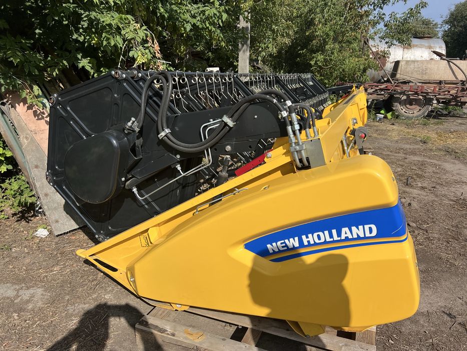 Продам жатку зернову NewHolland 6м, 20 фут