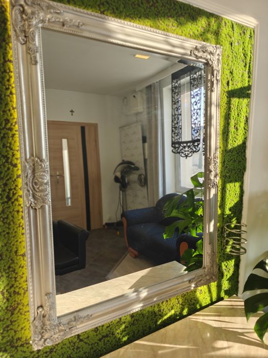 Lustro w srebrnej ramie