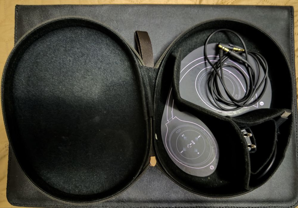 Sony WH-1000XM4 pretos — com estojo e acessórios