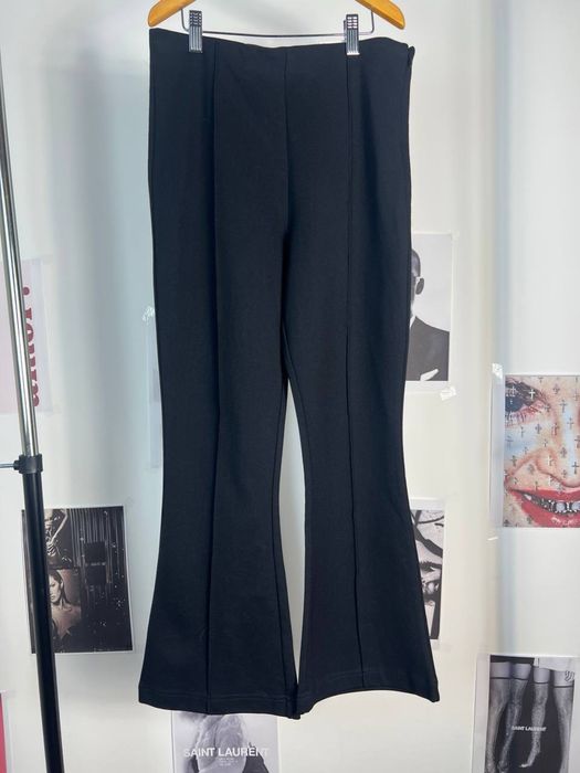 Штани-кльош Stradivarius Cropped Flare Hi-Rise у чорному