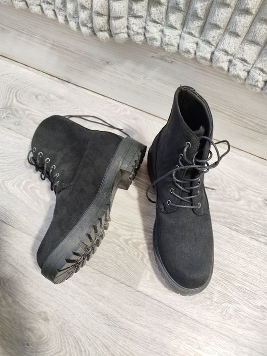 Демісезонні замшеві нові черевики 39р