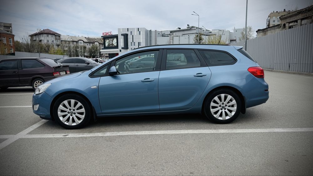 Продам Opel Astra j 2010