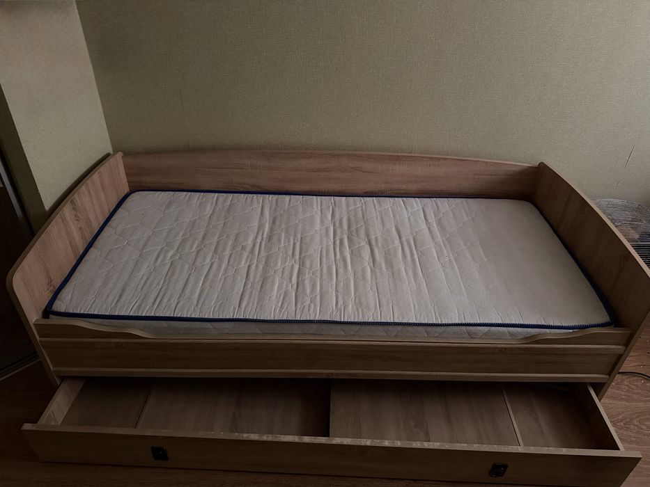 Односпальне ліжко з матрацом