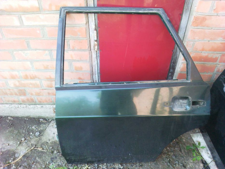 Двери ваз 21099 передние.