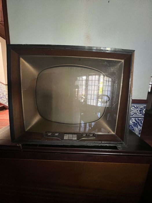 Televisor antigo para restaurar