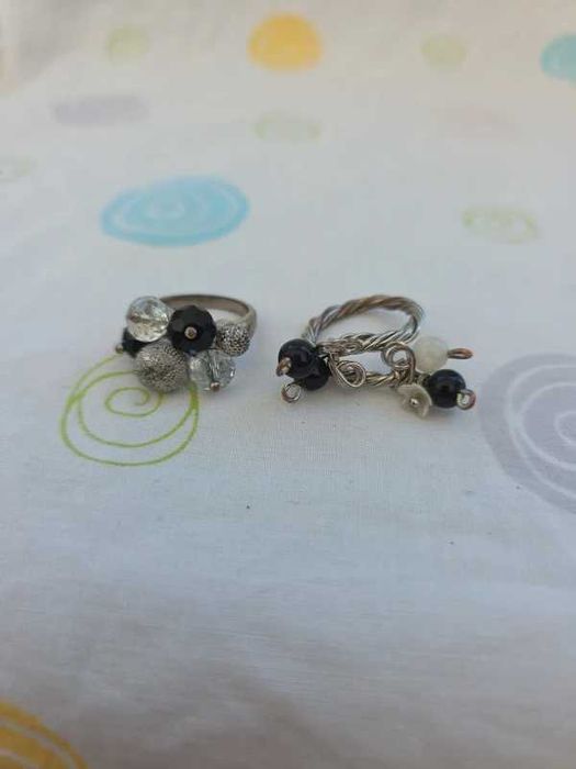 conjunto / lote de aneis prateado preto e com brilhantes transparentes