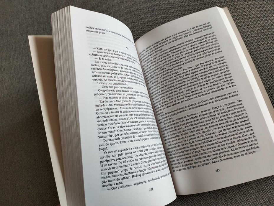 Livro "V" de Thomas Pynchon