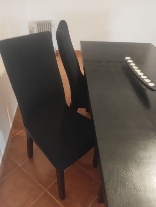 Conjunto mesa e cadeiras