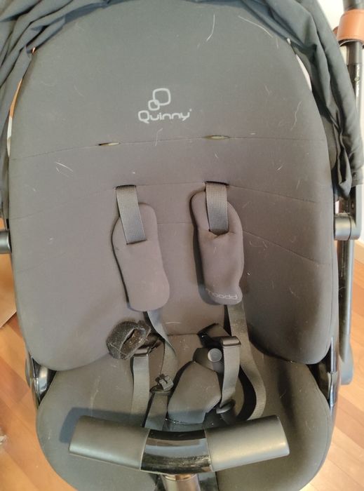 Carrinho de bebé Quinny Moodd – Preto/Cinza