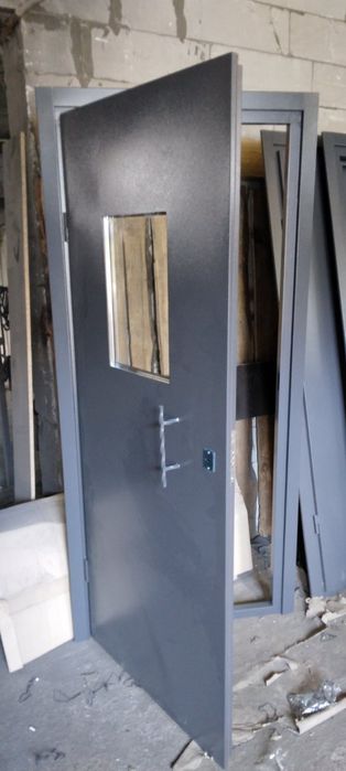 Железные входные двери со стеклопакетом металлические двери со стеклом