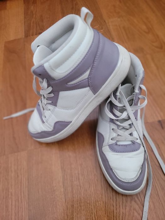 Bota téni lilás calçado